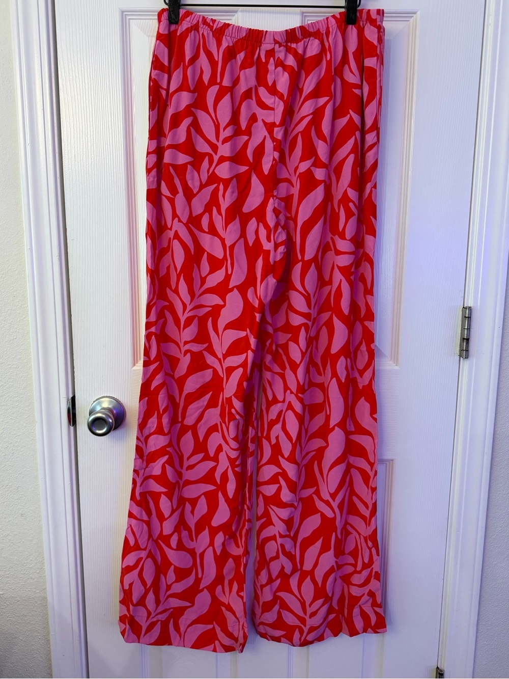 a new day Red Wide-Leg Leaf Print Pants with Pink Leaves